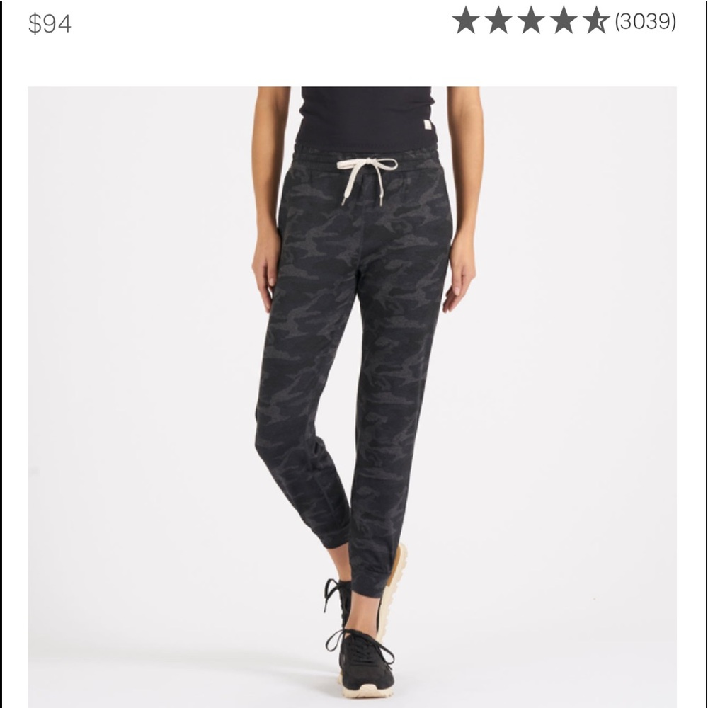 Vuori Performance Jogger in Camo. Size: XS